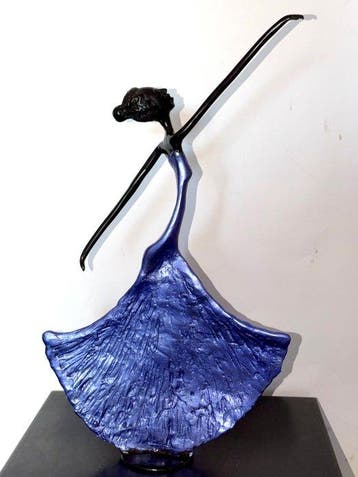 Abdoulaye Derme - sculptuur, “La Danseuse en mouvement”. -
