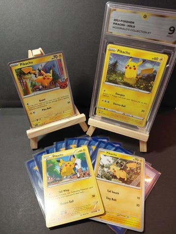Pokémon - 14 Graded card - Pikachu 2/15 Foil, Promo card -, Hobby en Vrije tijd, Nieuw