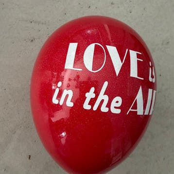 MVR (XX) - Ceramic Balloon - Love is in the Air