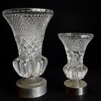 Pot de fleurs (2) - Cristal, Métal - Base gravée, datée de
