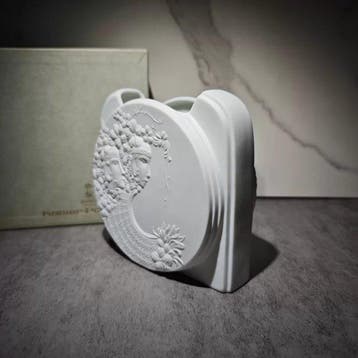 Kaiser - Vase - Vase en porcelaine biscuit allemande à, Antiquités & Art