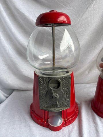 Set van 2 vintage kauwgomballenautomaten – glazen bol –