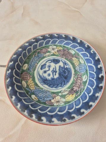 Porseleinen bord uit China Qing-dynastie, decor met vissen,