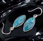 Oorbellen van hoogwaardige apatiet. Gezet in zilver 925.