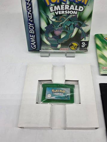 Nintendo - Gameboy Advance - Pokémon Emerald Version (EUR) -