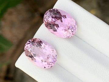 Zonder minimumprijs - 2 pcs Oranje, Roze Kunziet - 14.91 ct, Handtassen en Accessoires, Edelstenen, Nieuw
