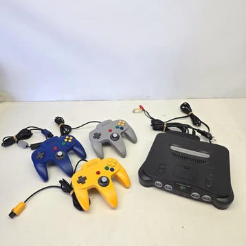 Nintendo 64 Incl 3 controllers + 2 Geheugenkaart Nette staat, Games en Spelcomputers, Ophalen of Verzenden, Nieuw
