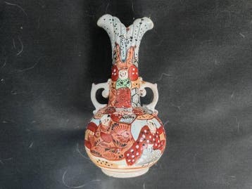 Vintage Japanse Satsuma twee-handvat-figuratieve vaas -