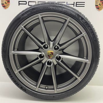 Porsche 992 ORIGINELE 20/21 Carrera S Titanium winter (8MM), Ophalen, Banden en Velgen