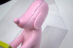 Yoshitomo Nara (1959) - Aomori Dog Piggy Bank Pink, Antiek en Kunst