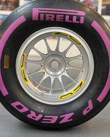 Wiel compleet met band - Pirelli - O.Z - Formule 1 Pirelli, Verzamelen, Nieuw