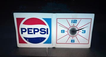Rare Vintage Pepsi-Cola Illuminated Advertising Clock –