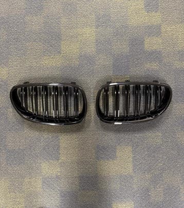 BMW E60 03-10 grillen dubbelspijls glanzend zwart, Nieuw, Voor, BMW