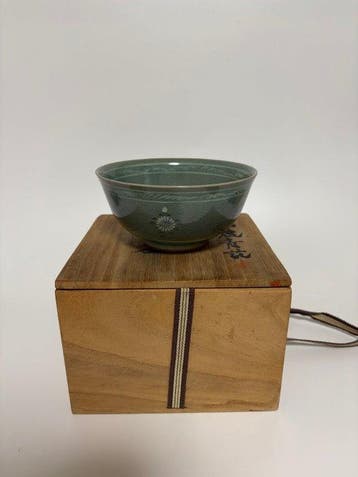 Japanse Krai Seiji Chawan – Celadon theebol met gesigneerde