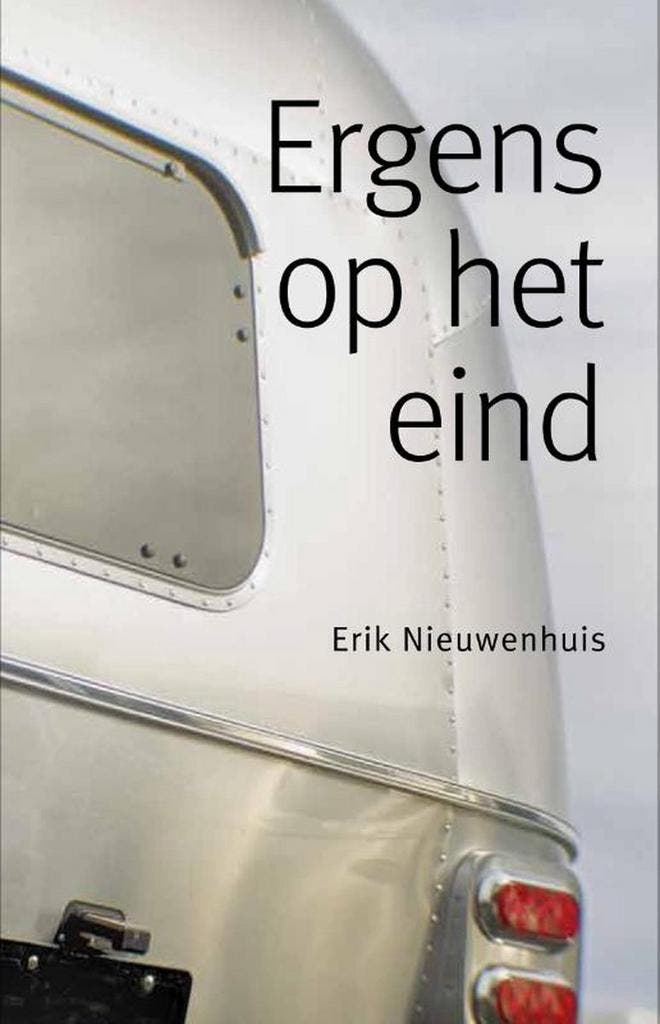 Ergens op het eind 9789492190628 Erik Nieuwenhuis, Boeken, Romans, Zo goed als nieuw, Verzenden