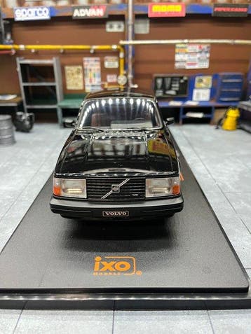 IXO 1:18 - Voiture miniature - Volvo 240 Turbo Custom 1986
