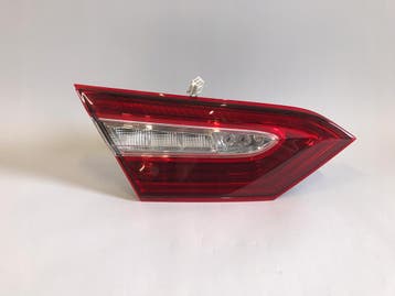 Toyota Camry IX 2018 Sedan achterlicht links binnen helder f, Verzenden