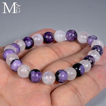 Un bracelet né de la rencontre entre deux pierres. Bracelet
