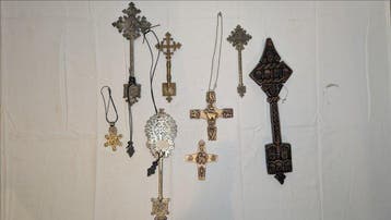 Verzameling van 8 kruisen - 6 Ethiopisch-orthodoxe kruisen +