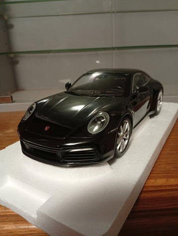 Minichamps 1:18 - Modelauto - Porsche 911 (992) - Porsche