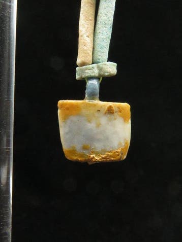 Oud-Egyptisch Oorbellen gemaakt van faience-mummie kralen