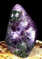 Lavendelanhydriet met / Diopside / Zwarte Toermalijn / Vrije