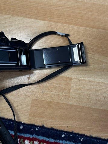 Pentax MV mit SMC Pentax-M 28mm f/2.8 Appareil photo reflex