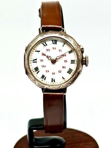 Hunter Wristwatch - Silver Case by Charles Roth – 15 Jewels