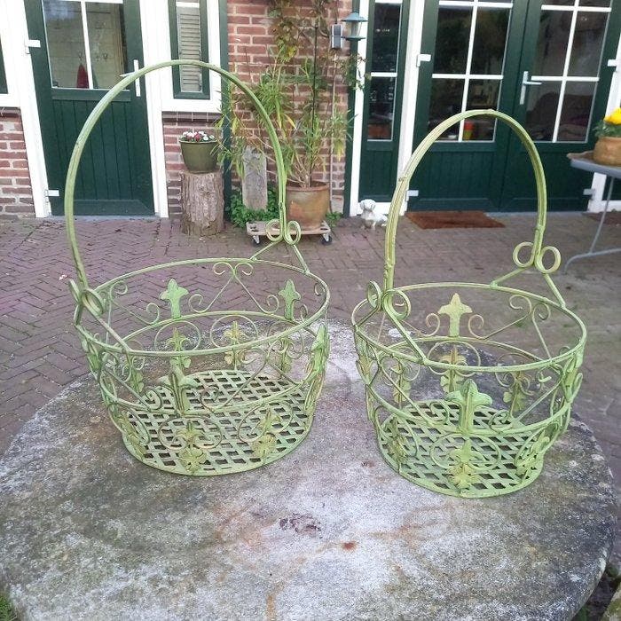 Mand (2) - Fraaie Planten Manden - IJzer - 38 en 34 cm hoog, Antiek en Kunst, Curiosa en Brocante