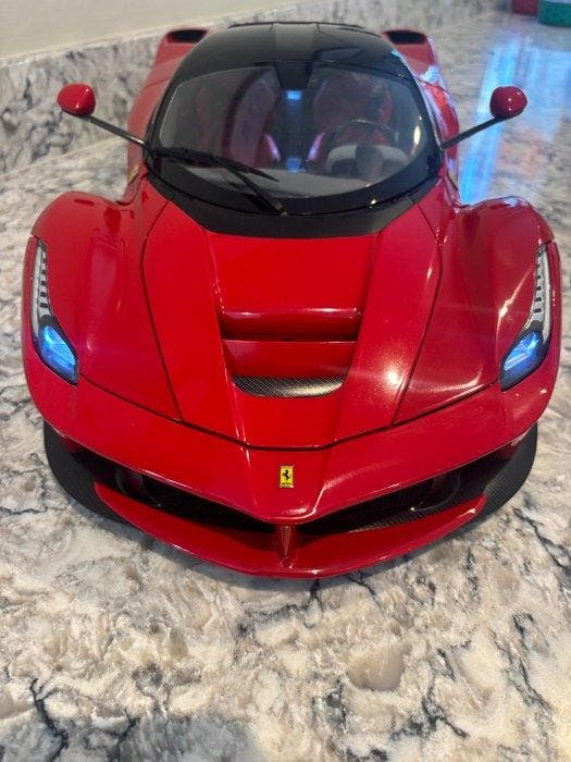 Agora 1:8 - Modelauto - Ferrari LaFerrari, Hobby & Loisirs créatifs, Voitures miniatures | 1:5 à 1:12