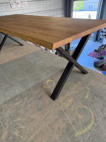 Massief eiken tafel, X-onderstel (nieuw, outlet), Huis en Inrichting, Tafels | Eettafels, Nieuw, Eikenhout