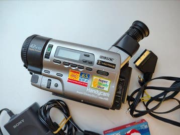 Sony CCD-TR3100E Hi8 camera
