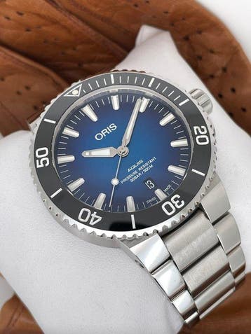 Oris - Aquis Date Automatic Clipperton Limited Edition - 01