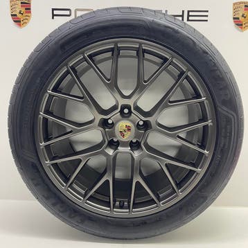 Porsche Macan 20inch RS Spyder Titanium met winterbanden N0, Ophalen, Banden en Velgen