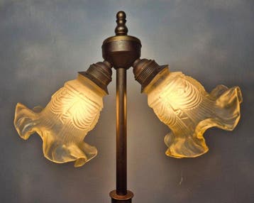 Lampe de table - Lampe antique en cuivre avec décoration en