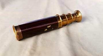 Maritieme objecten - Telescopio náutico. - Gouden messing.