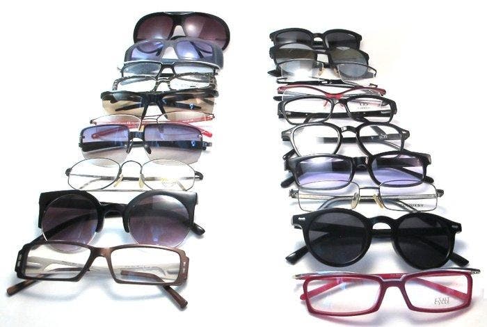 Themacollectie - 20X brillen - Armani; Sensaya; ONeill;, Antiquités & Art, Antiquités | Jouets