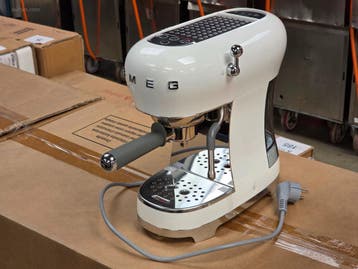 Espressomachine Smeg ECF02WHEU, Nieuw in verpakking