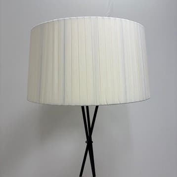 Design schemerlamp van Santa & Cole Tripode G5, creme -, Gebruikt