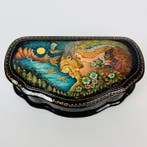 Doos - Gesigneerde Russische lakminiatuurdoos met