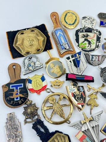 Themacollectie - Verzameling militaire medailles en insignes
