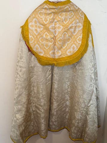 Witte liturgische mantel voor een grote ceremonie (3) -