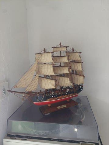 Modèle réduit de bateau de constructeur naval