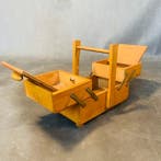 Naaiset, Antiek en Kunst