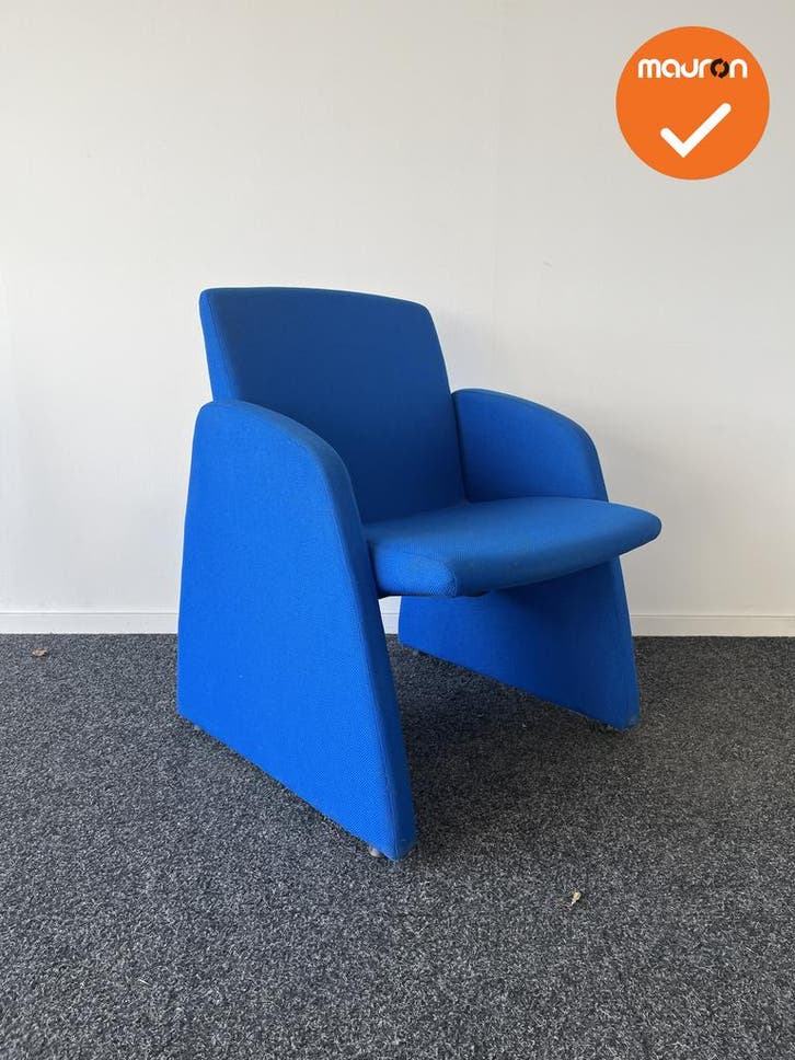 Artifort - Wachtkamerstoel - met blauwe stoffering, Articles professionnels, Aménagement de Bureau & Magasin | Mobilier de bureau & Aménagement