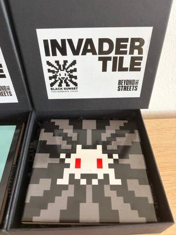 Invader (1969) - Floppy Disk + Black Sunset, Antiquités & Art