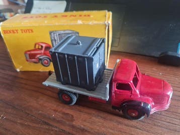 Dinky Toys 1:43 - Camion miniature - Berliet 34 plateau avec
