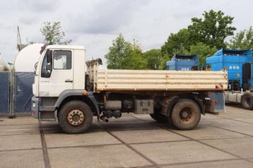 Veiling: Platte laadbak (vrachtwagen) MAN  LE 280 B Diesel