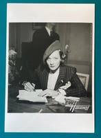 Studio Harcourt - Marlene Dietrich, 1938. Studio Harcourt