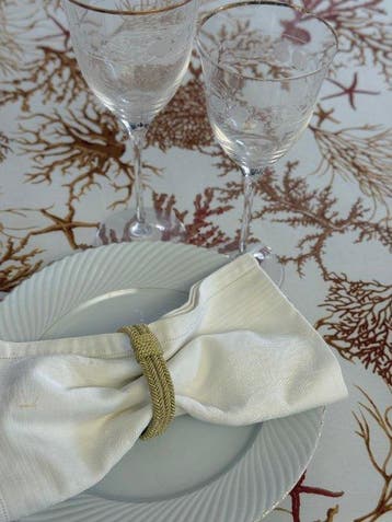 Elegant tafelkleed met mediterrane fantasie en koralen -